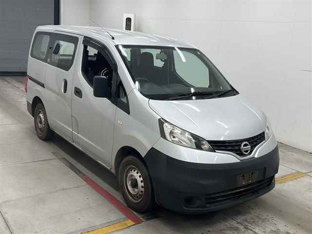 NISSAN NV200 2018