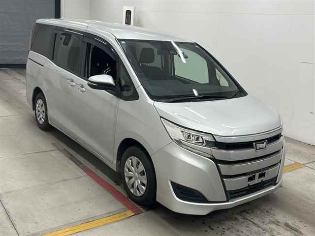 TOYOTA NOAH 2020