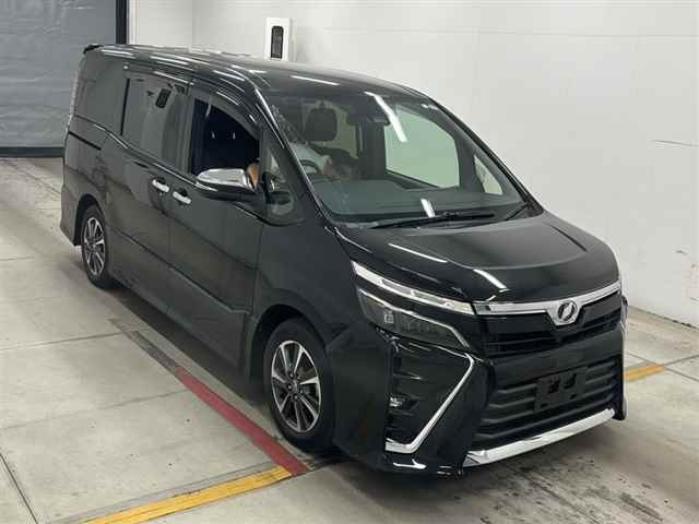 TOYOTA VOXY 2017