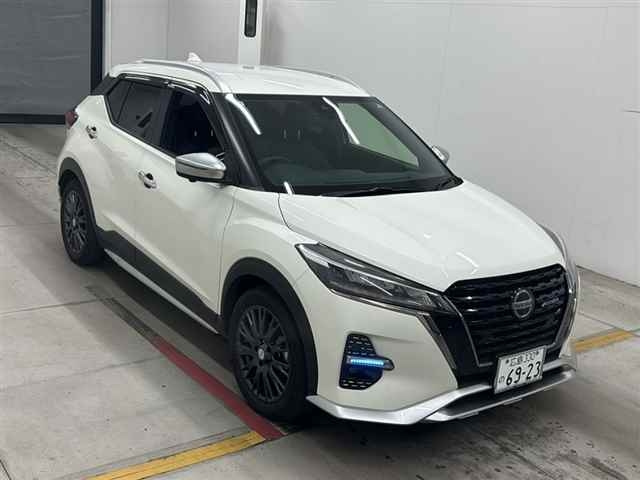 NISSAN KIX 2021