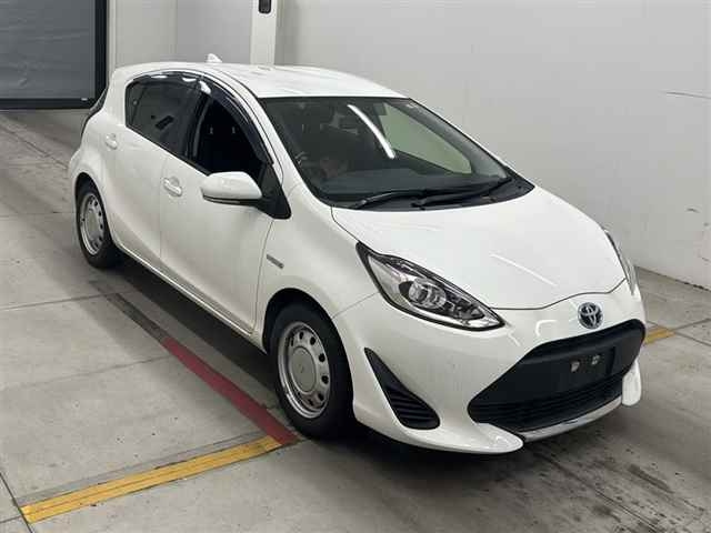 TOYOTA AQUA 2019