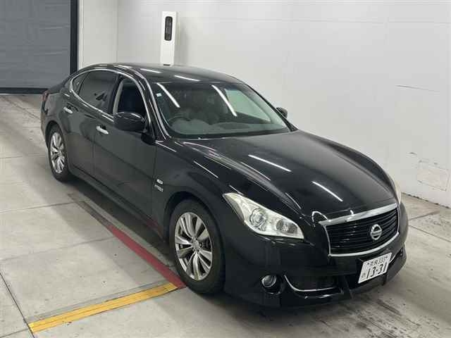 NISSAN FUGA 2010