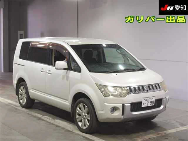 MITSUBISHI DELICA D5