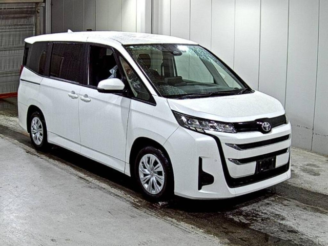 TOYOTA NOAH 2022
