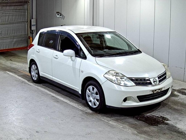 NISSAN TIIDA 2010
