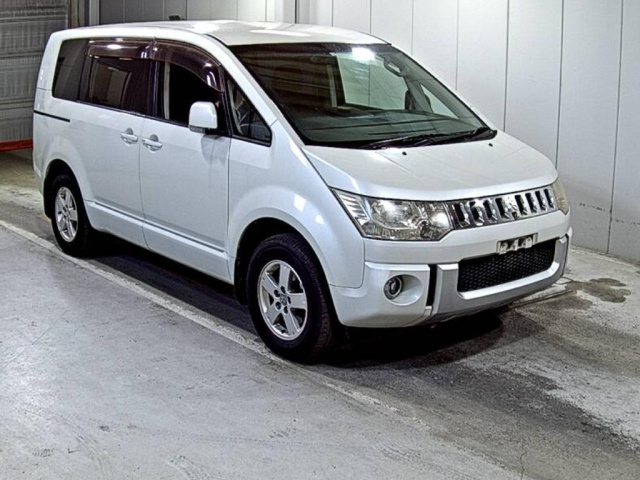 MITSUBISHI DELICA D5 2010