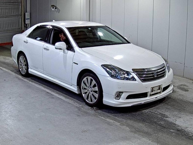 TOYOTA CROWN 2010