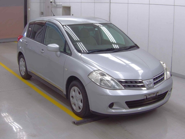 NISSAN TIIDA 2010
