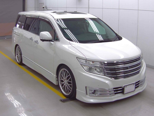 NISSAN ELGRAND
