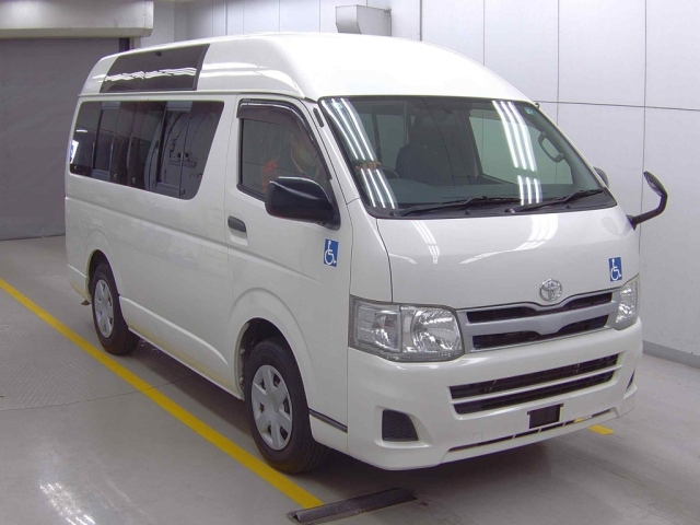 TOYOTA HIACE VAN