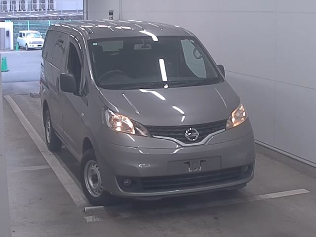 NISSAN NV200 2019
