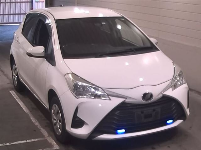 TOYOTA VITZ 2017