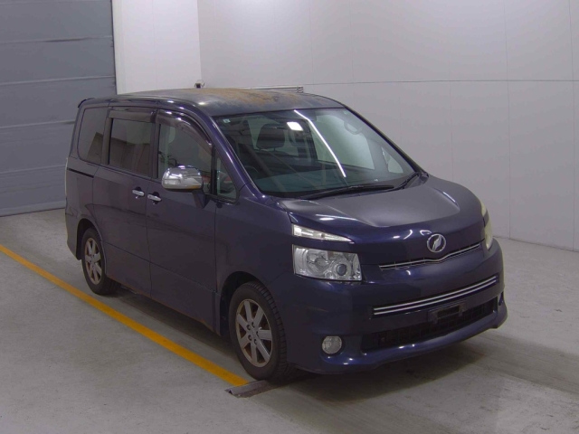 TOYOTA VOXY 2009