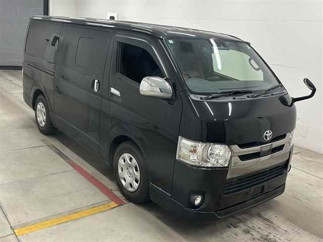 TOYOTA HIACE VAN 2020