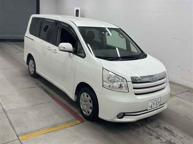 TOYOTA NOAH 2007