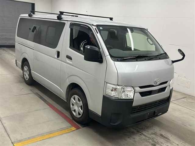 TOYOTA HIACE VAN 2021