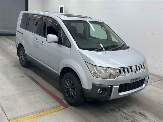 MITSUBISHI DELICA D5