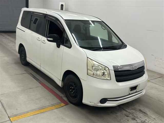 TOYOTA NOAH 2008