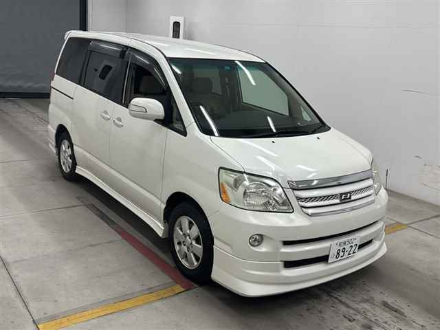 TOYOTA NOAH 2005