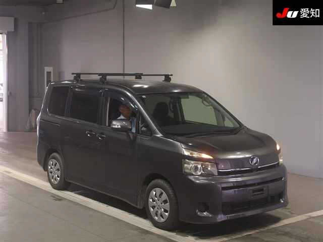 TOYOTA VOXY 2011