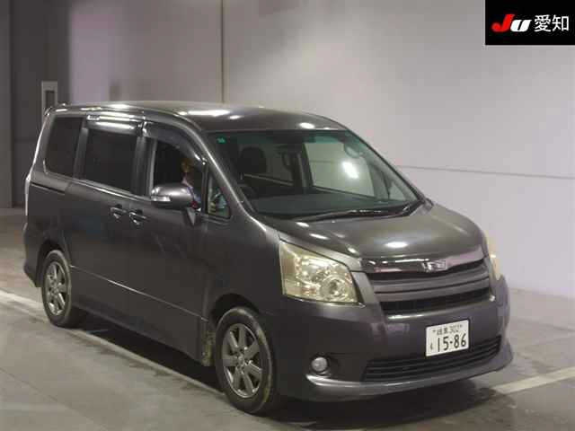 TOYOTA NOAH 2008