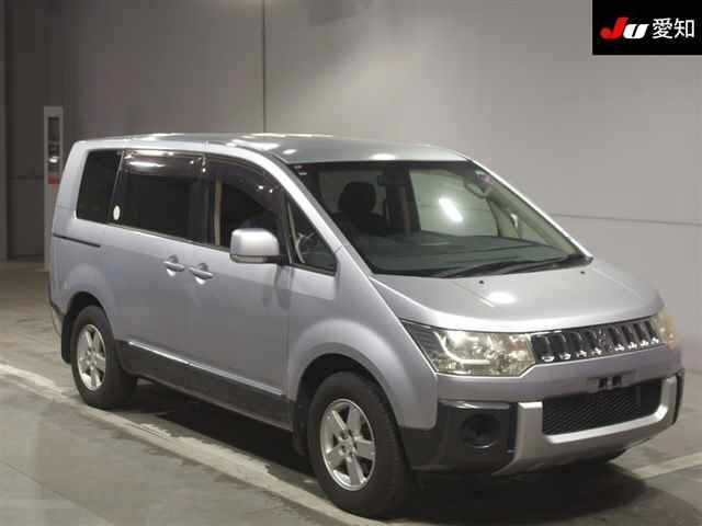 MITSUBISHI DELICA D5 2011