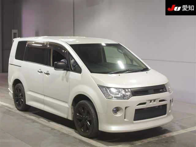 MITSUBISHI DELICA D5 2009