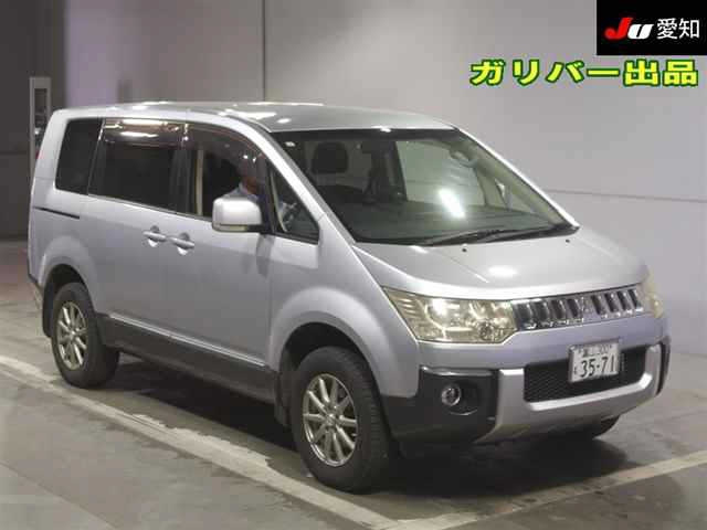 MITSUBISHI DELICA D5 2011