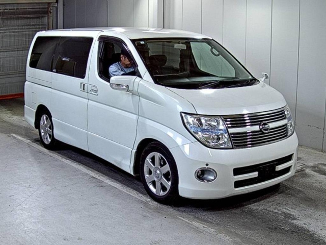 NISSAN ELGRAND 2010