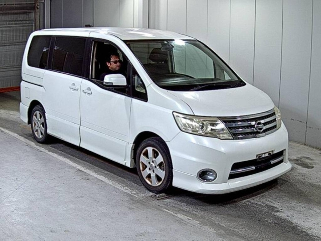 NISSAN SERENA 2010