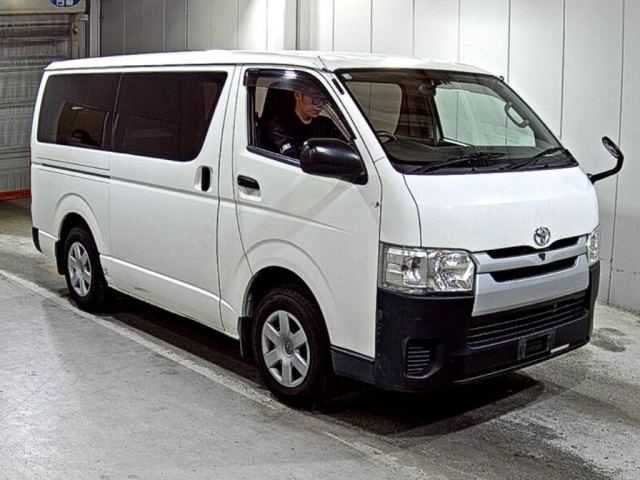 TOYOTA HIACE VAN 2013
