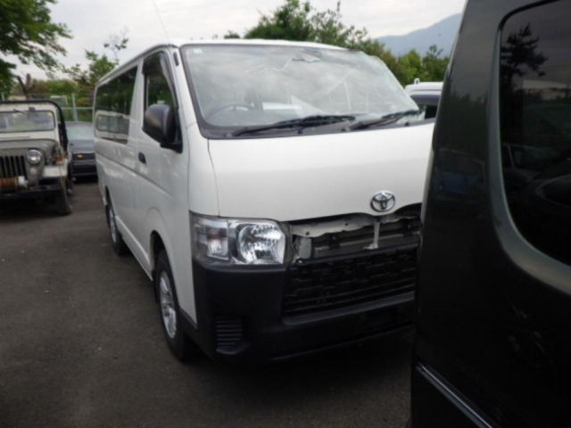 TOYOTA HIACE VAN 2017