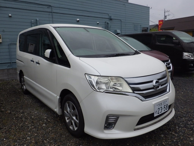 NISSAN SERENA 2011