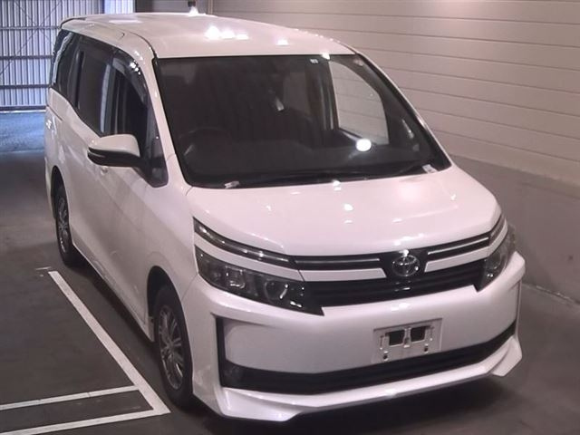 TOYOTA VOXY 2014