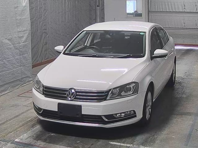 VOLKSWAGEN PASSAT 2012