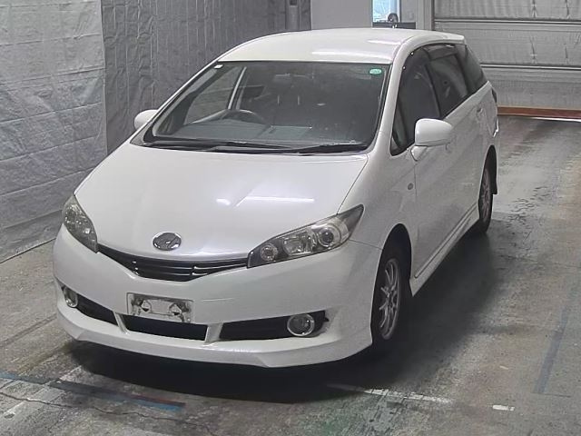 TOYOTA WISH 2010