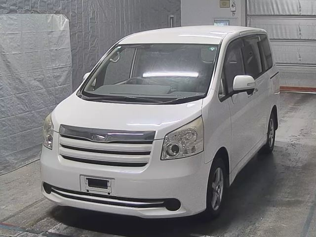 TOYOTA NOAH 2009