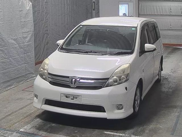 TOYOTA ISIS 2013