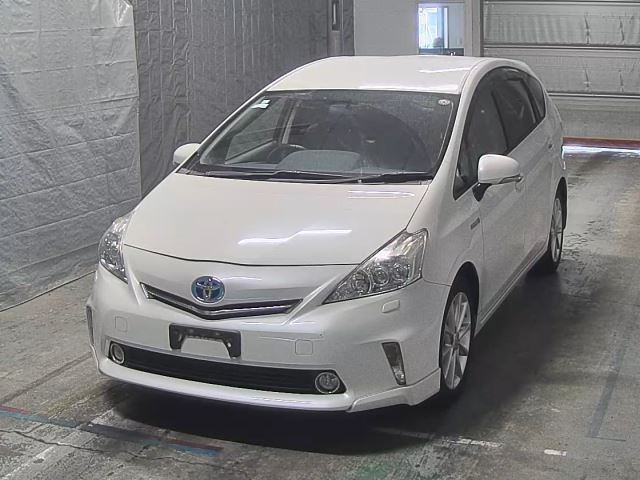 TOYOTA PRIUS ALPHA 2012