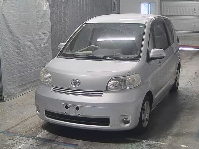 TOYOTA PORTE 2011