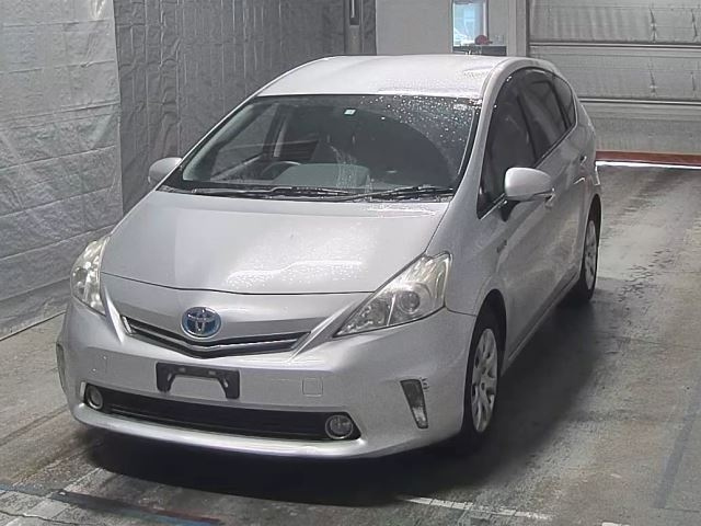 TOYOTA PRIUS ALPHA 2012