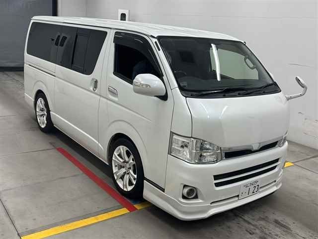 TOYOTA HIACE VAN 2013