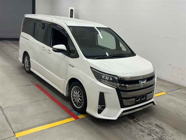 TOYOTA NOAH 2020