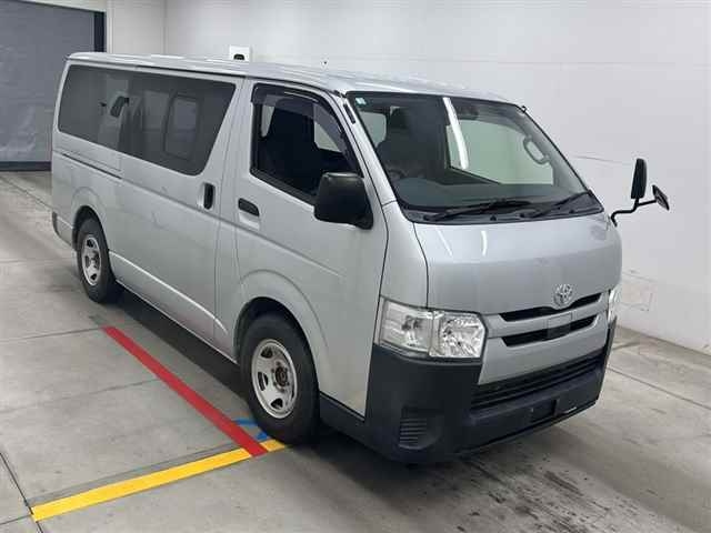 TOYOTA HIACE VAN 2020
