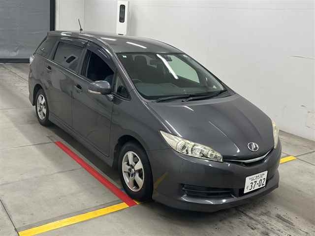 TOYOTA WISH 2013