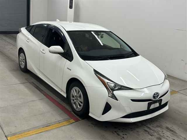 TOYOTA PRIUS 2018