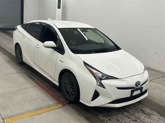 TOYOTA PRIUS 2018