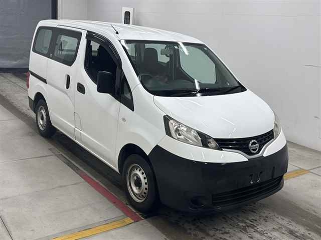 NISSAN NV200 2018