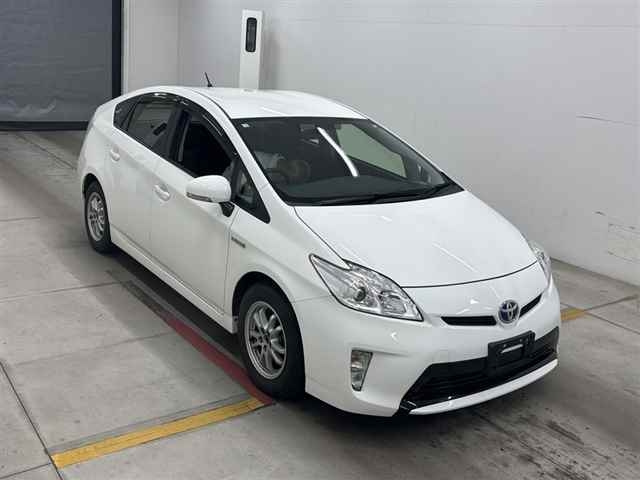 TOYOTA PRIUS 2016