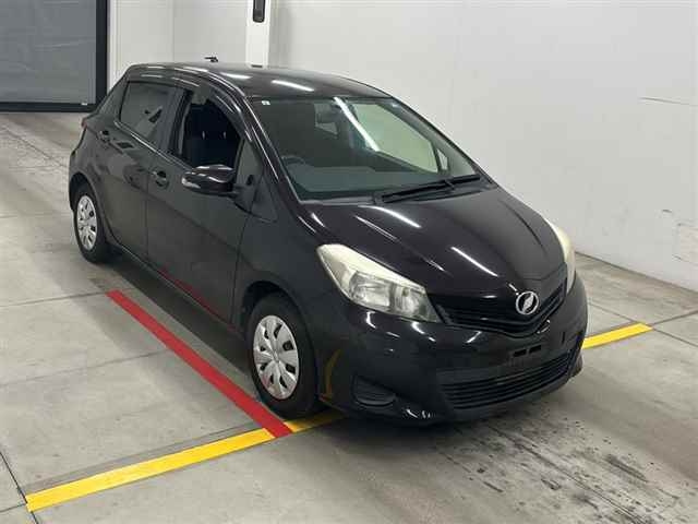 TOYOTA VITZ 2013
